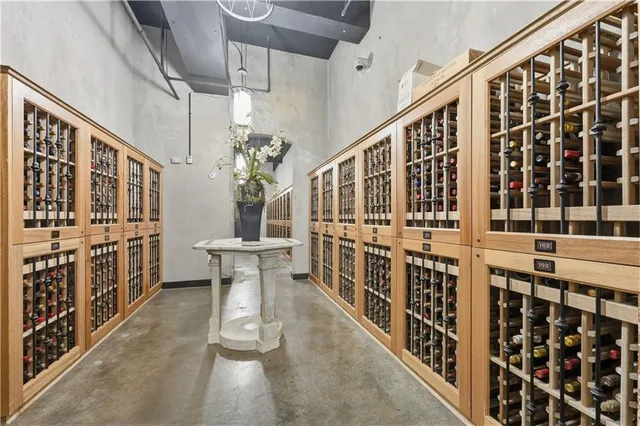 $1,045,000 | 700 West 31st Street, Unit 1502, Kansas City, MO 64108