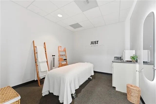 $1,045,000 | 700 West 31st Street, Unit 1502, Kansas City, MO 64108