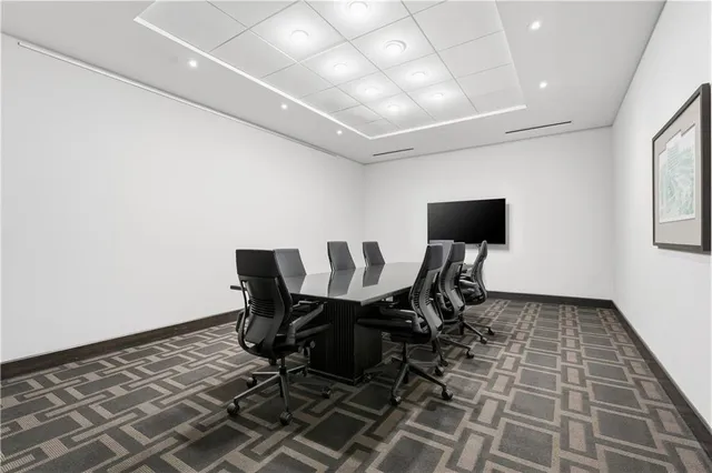 $1,045,000 | 700 West 31st Street, Unit 1502, Kansas City, MO 64108