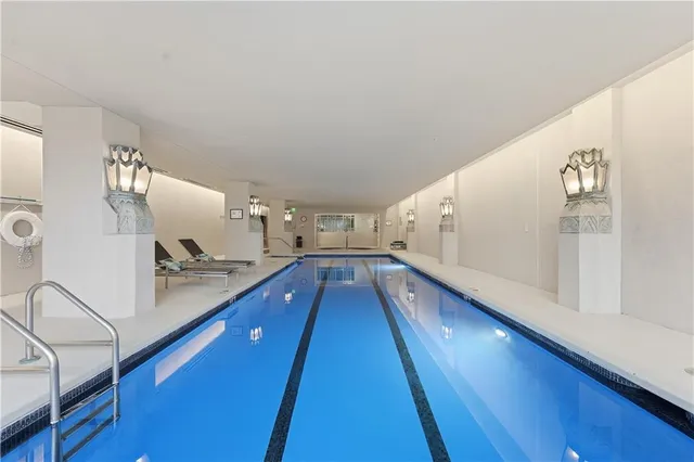 $1,045,000 | 700 West 31st Street, Unit 1502, Kansas City, MO 64108