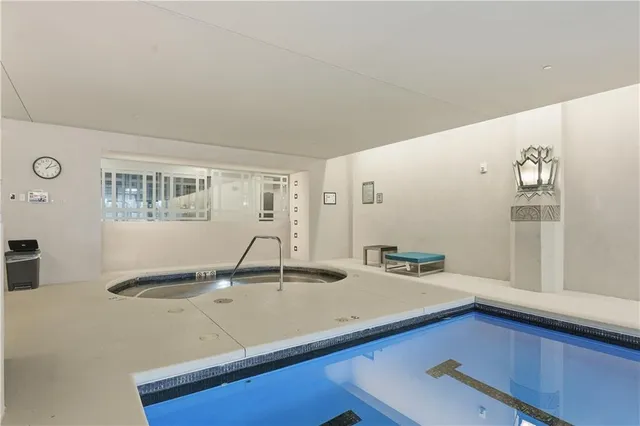 $1,045,000 | 700 West 31st Street, Unit 1502, Kansas City, MO 64108