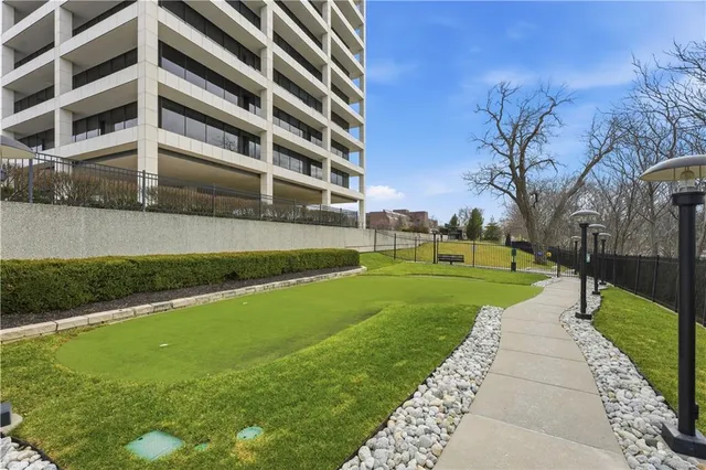 $1,045,000 | 700 West 31st Street, Unit 1502, Kansas City, MO 64108