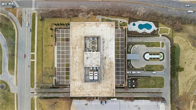 $1,045,000 | 700 West 31st Street, Unit 1502, Kansas City, MO 64108