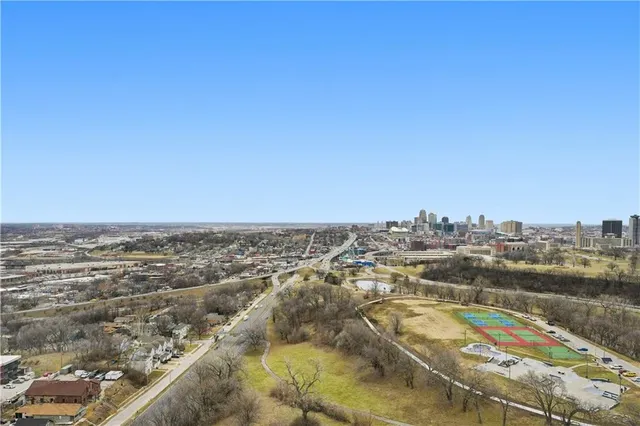 $1,045,000 | 700 West 31st Street, Unit 1502, Kansas City, MO 64108