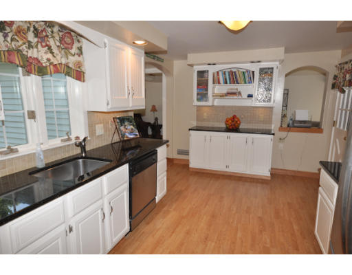 36 Eliot Road Arlington, MA 02474 - Photo 4 of 18 Gallery Image 4
