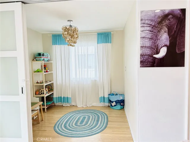 a view of livingroom with furniture