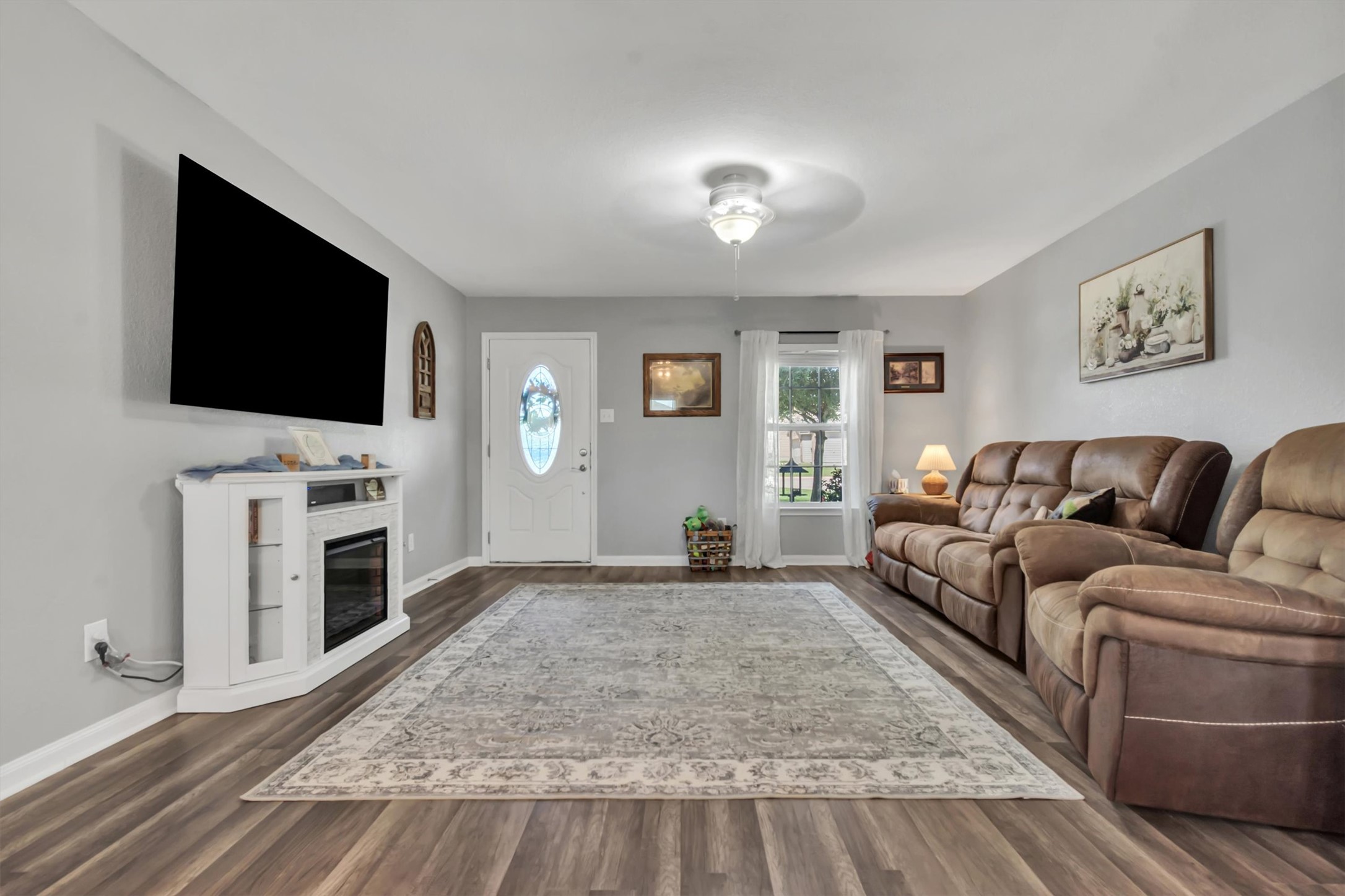 100 Wincliff Cove, Unit 13D Jarrell, TX 76537 - Photo 6 of 21 A welcoming open concept living room