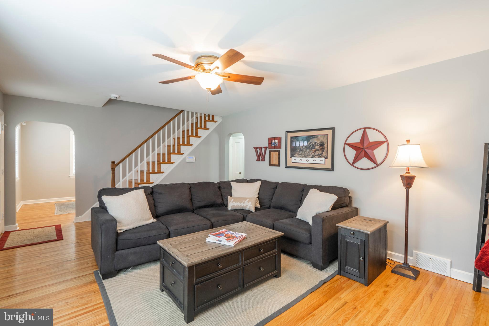 129 Glendale Road Havertown, PA 19083 - Photo 4 of 52 Living Room