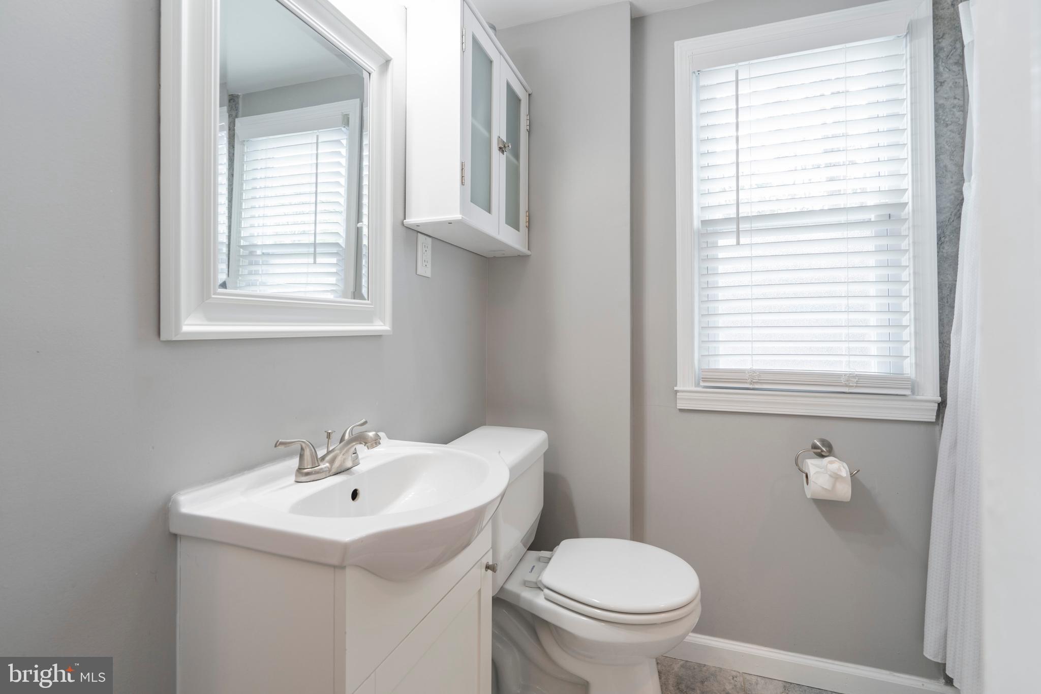 129 Glendale Road Havertown, PA 19083 - Photo 33 of 52 Second Floor Full Bathroom