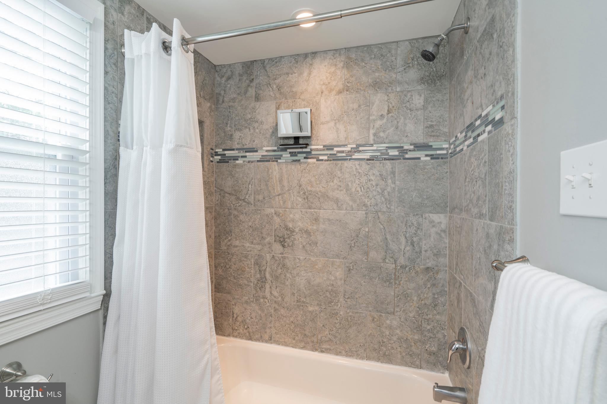 129 Glendale Road Havertown, PA 19083 - Photo 35 of 52 Second Floor Full Bathroom