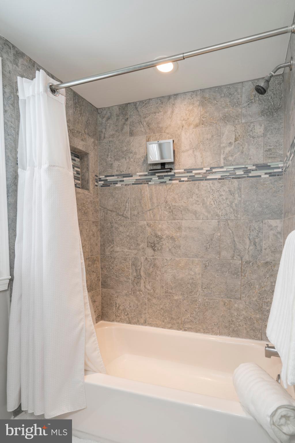 129 Glendale Road Havertown, PA 19083 - Photo 37 of 52 Second Floor Full Bathroom