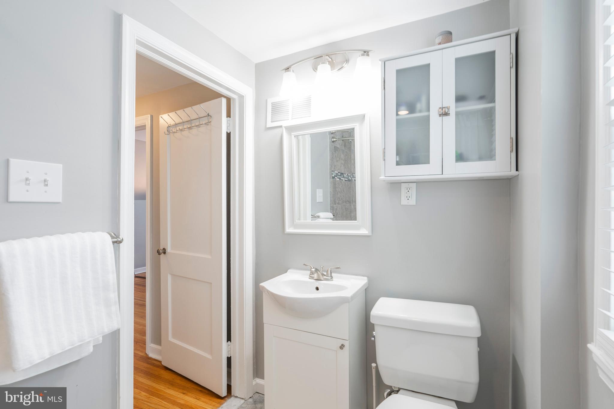 129 Glendale Road Havertown, PA 19083 - Photo 38 of 52 Second Floor Full Bathroom