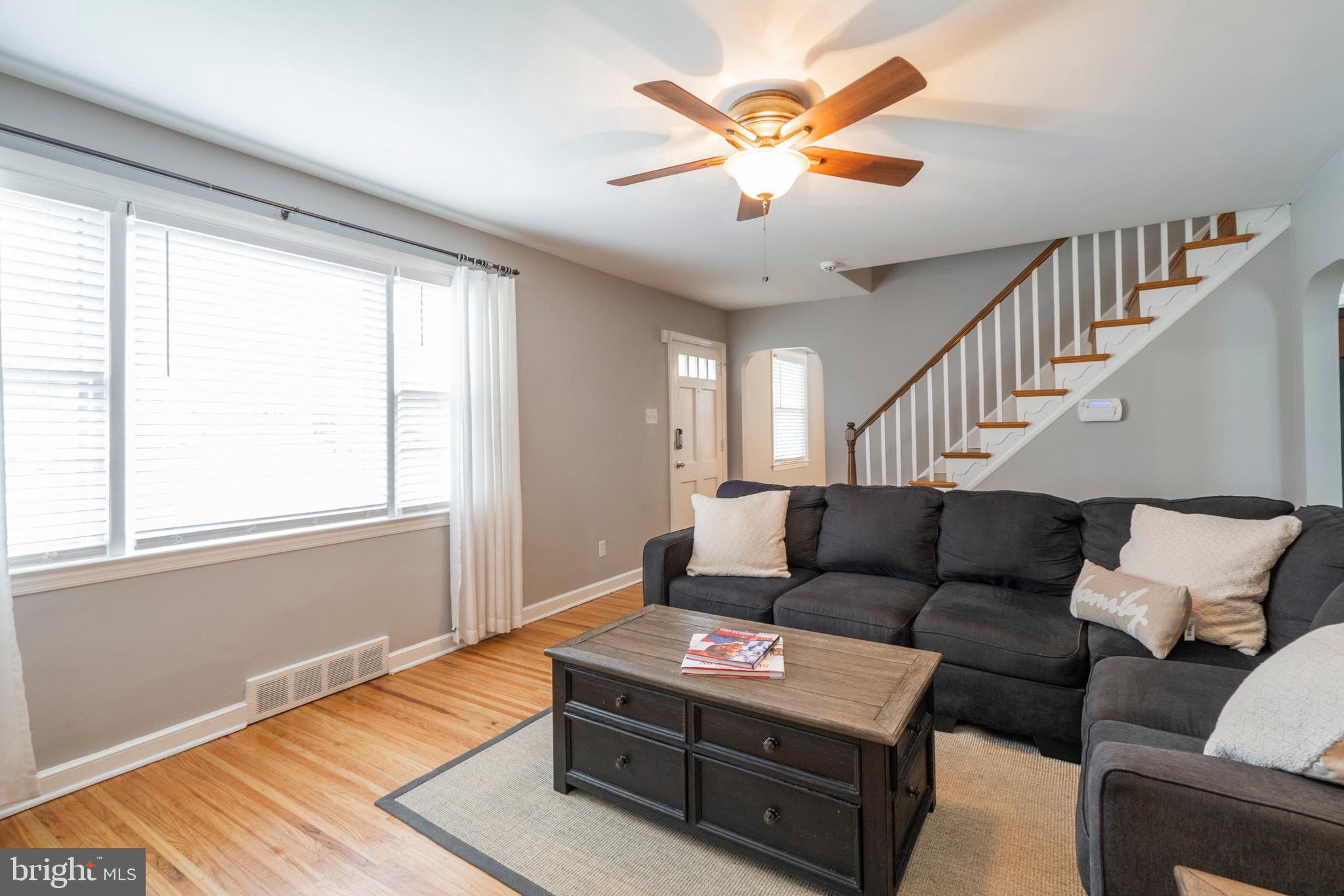 129 Glendale Road Havertown, PA 19083 - Photo 5 of 52 Living Room