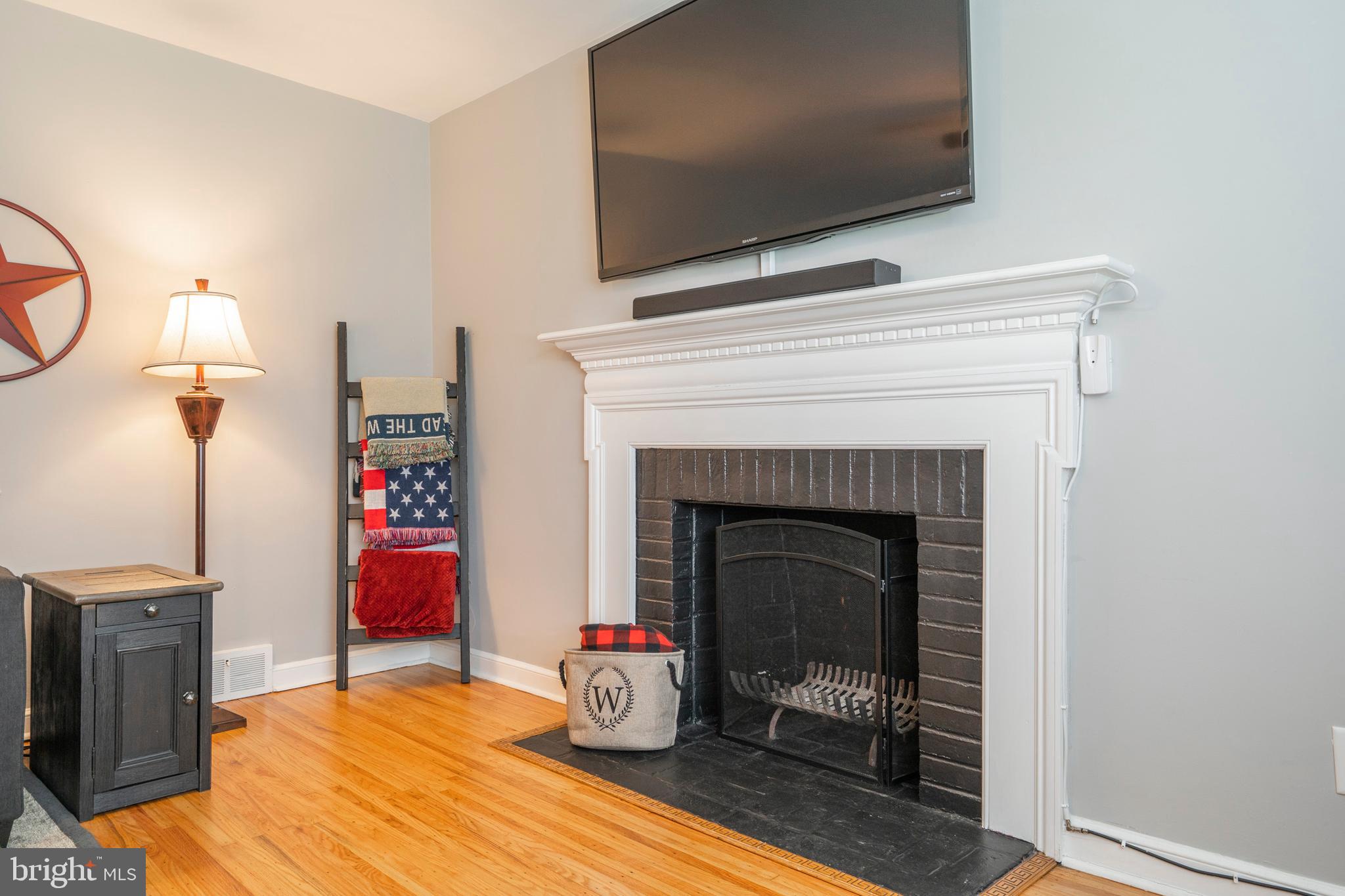129 Glendale Road Havertown, PA 19083 - Photo 6 of 52 Living Room