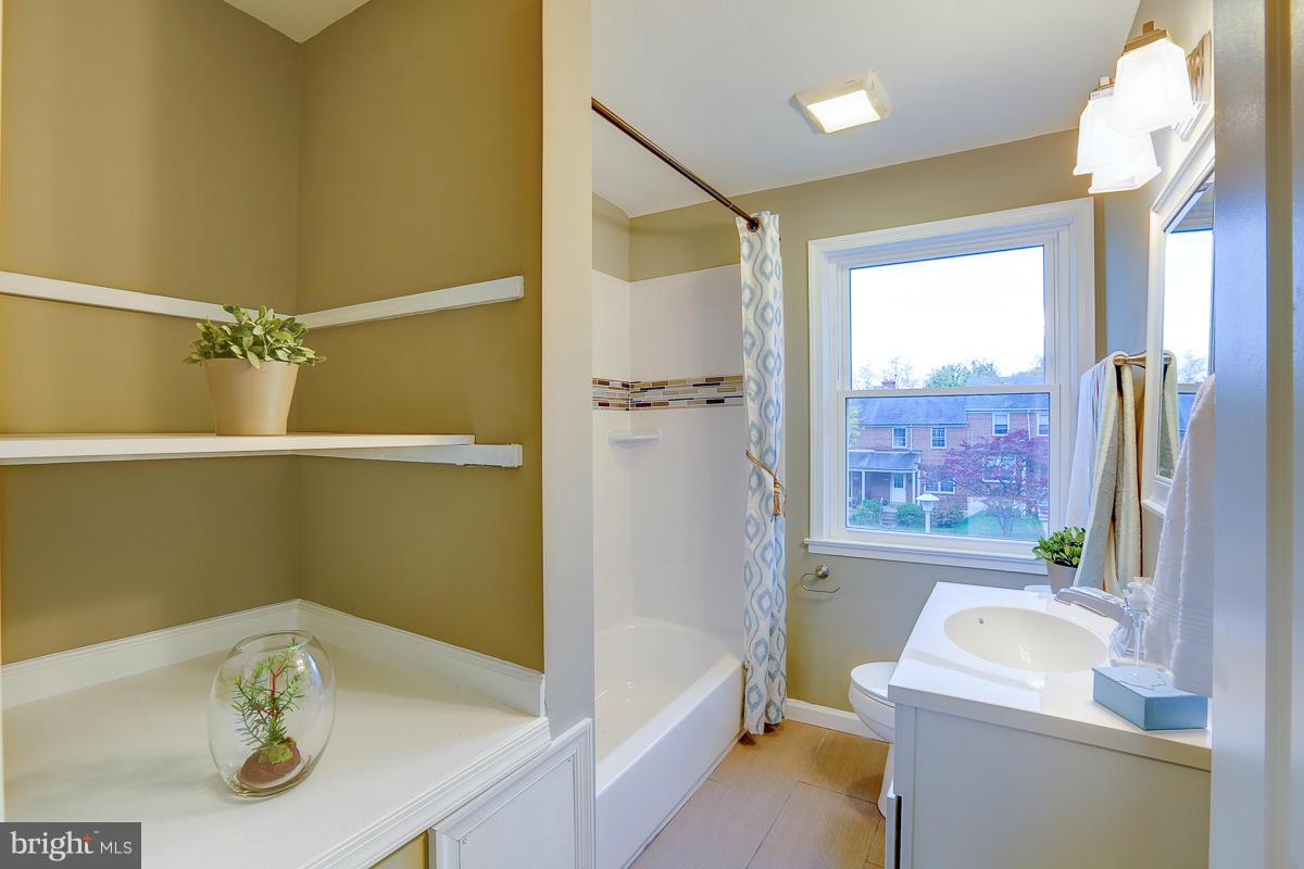 1428 Cedarcroft Road Baltimore, MD 21239 - Photo 14 of 22 Bath