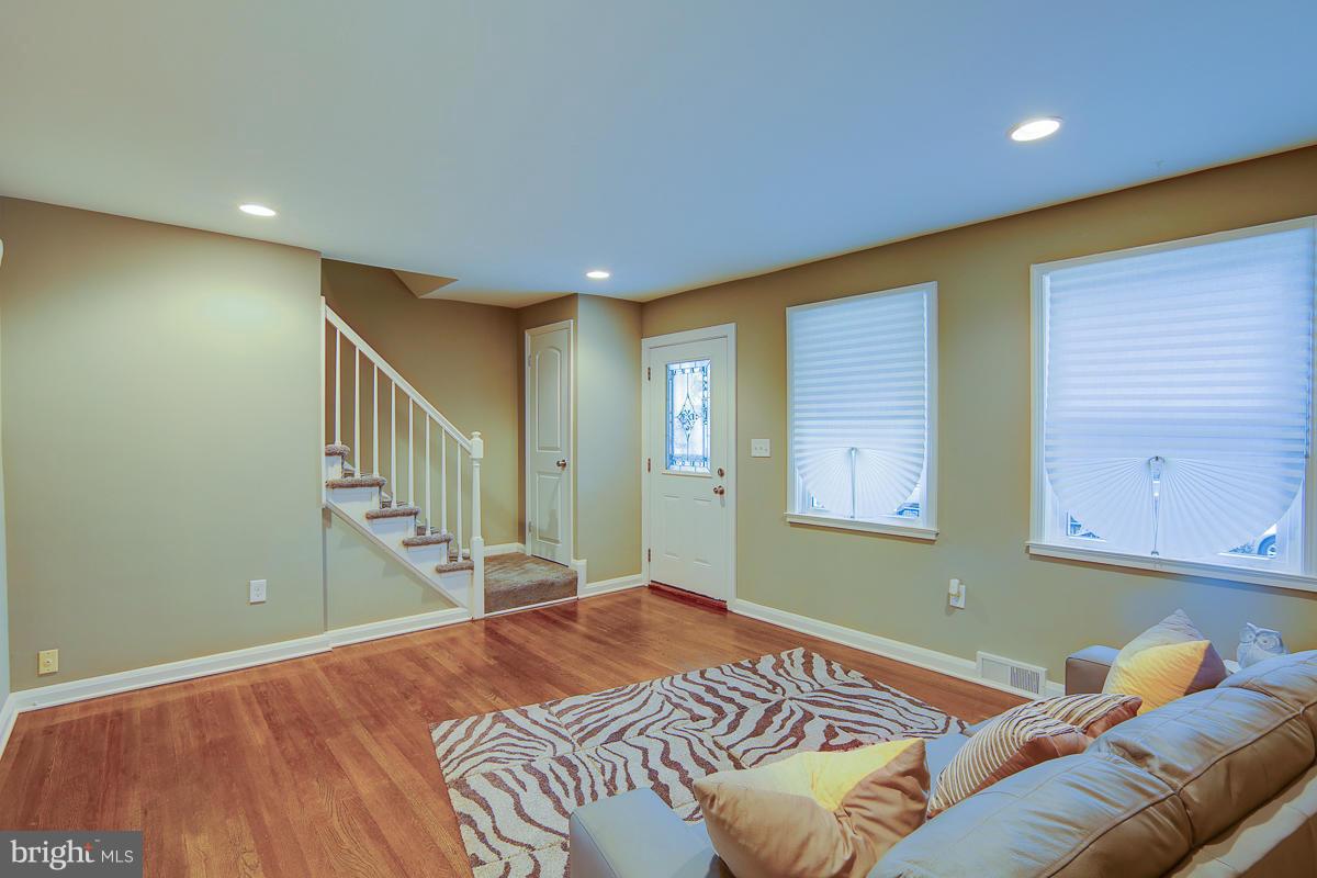 1428 Cedarcroft Road Baltimore, MD 21239 - Photo 3 of 22 Living Room