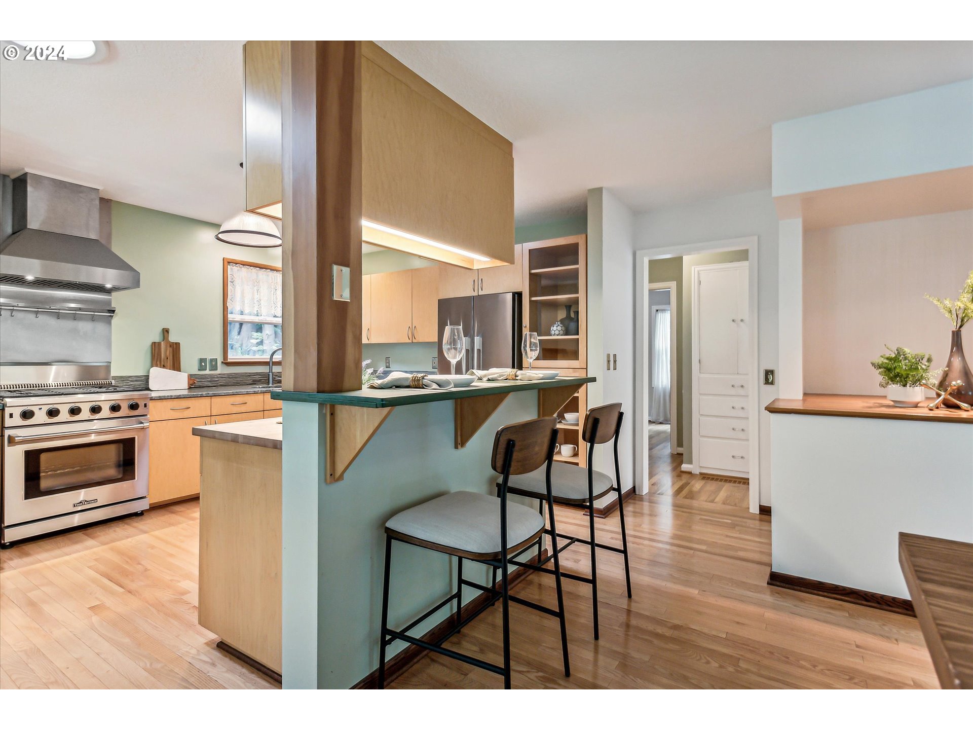10750 Southwest Boones Ferry Road Portland, OR 97219 - Photo 17 of 41 Gallery Image 17