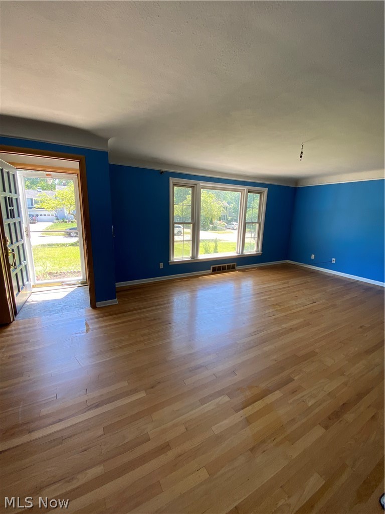 5173 East Farnhurst Road Cleveland, OH 44124 - Photo 2 of 20