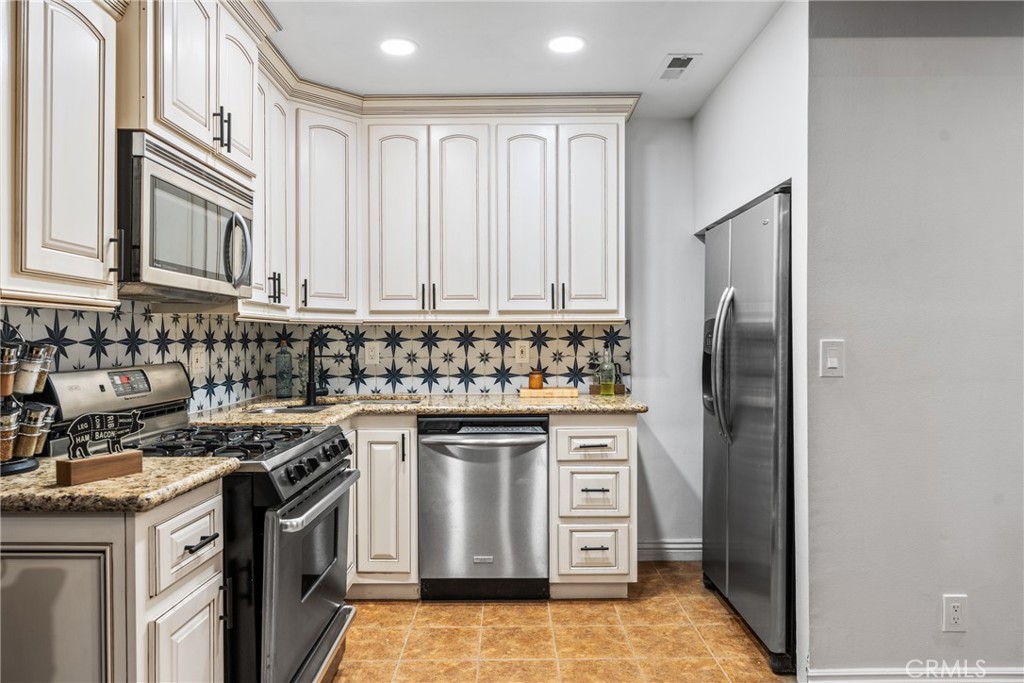 2371 Spring Oak Drive Running Springs, CA 92382 - Photo 12 of 26