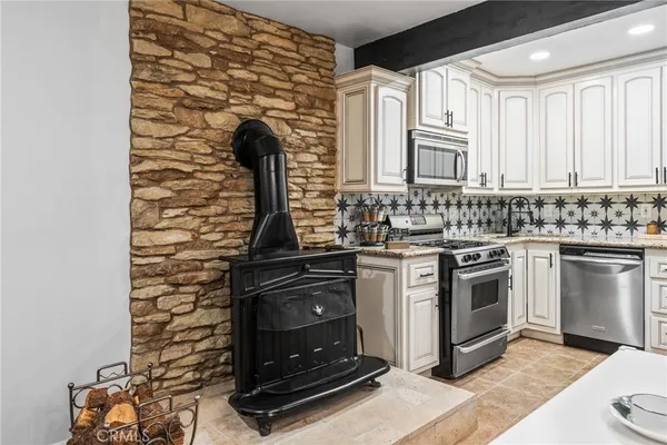 $2,200 | 2371 Spring Oak Drive, Running Springs, CA 92382