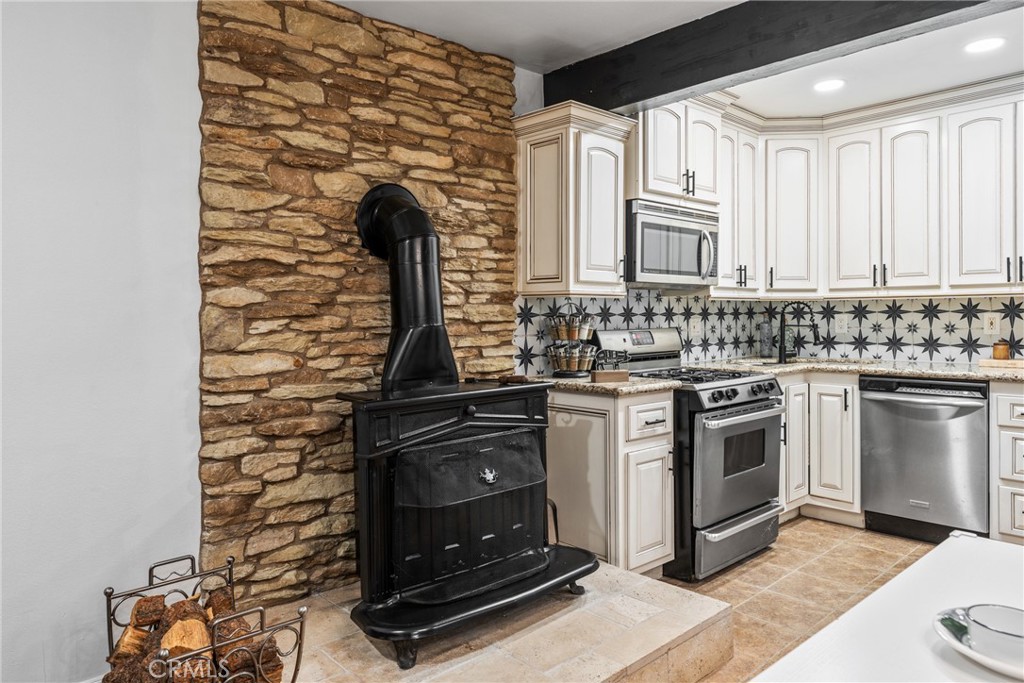 2371 Spring Oak Drive Running Springs, CA 92382 - Photo 13 of 26