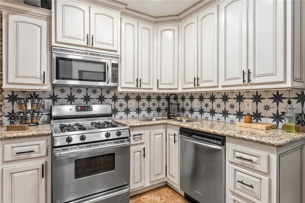 $2,200 | 2371 Spring Oak Drive, Running Springs, CA 92382