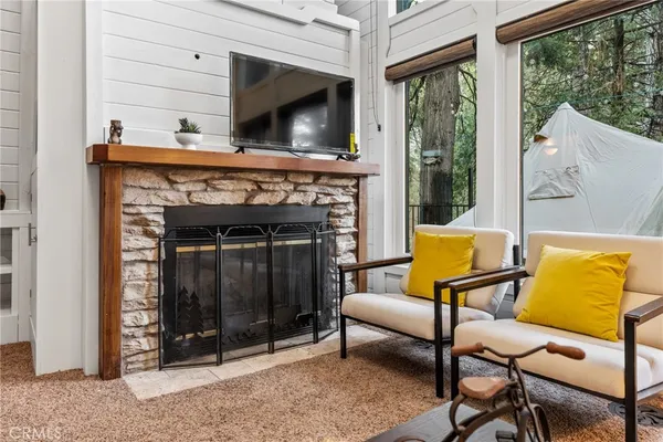 $2,200 | 2371 Spring Oak Drive, Running Springs, CA 92382