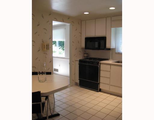 117 Kingsdale Road Churchill, PA 15221 - Photo 6 of 8 Kitchen.