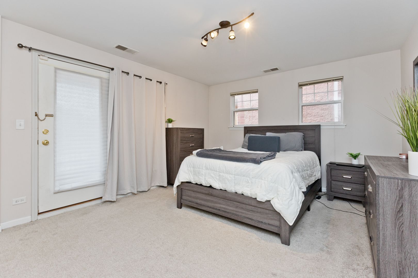 1156 North Howe Street, Unit B Chicago, IL 60610 - Photo 8 of 13