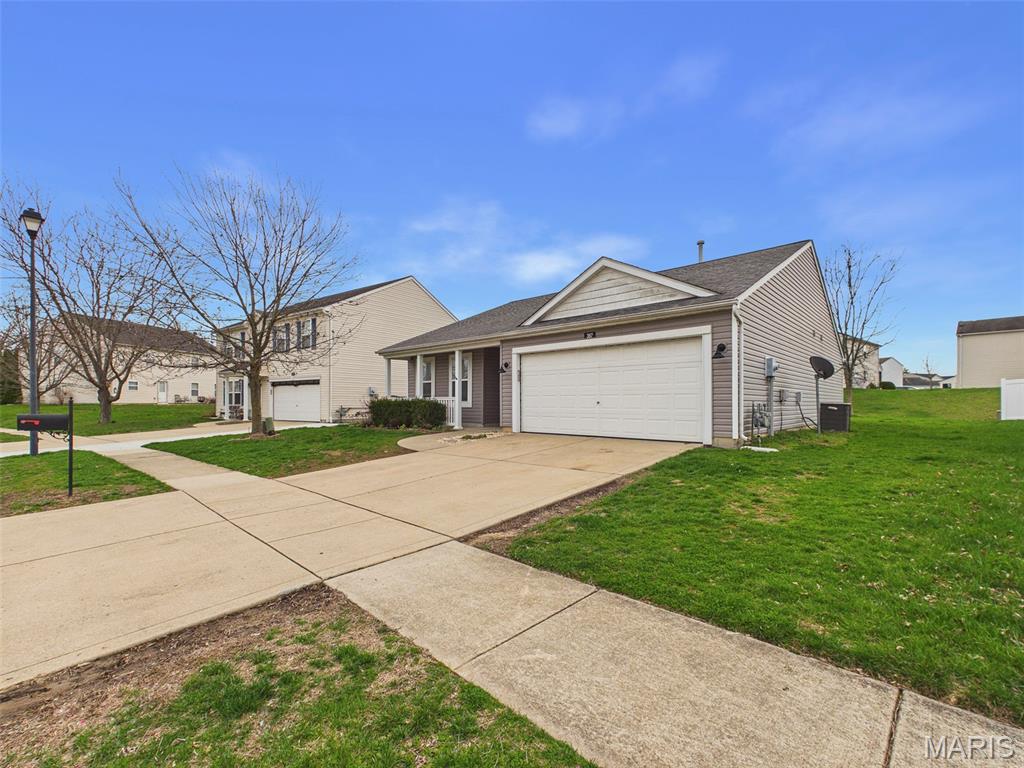 367 Falling Leaf Way Mascoutah, IL 62258 - Photo 2 of 31