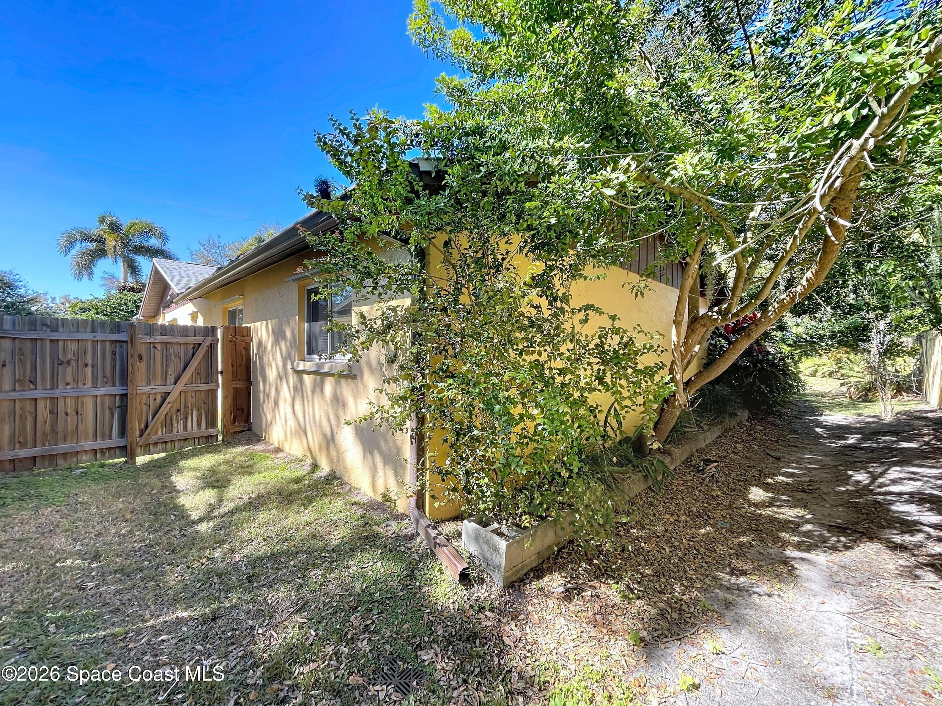 9591 128th Terrace North Largo, FL 33773 - Photo 14 of 90 a backyard of a house