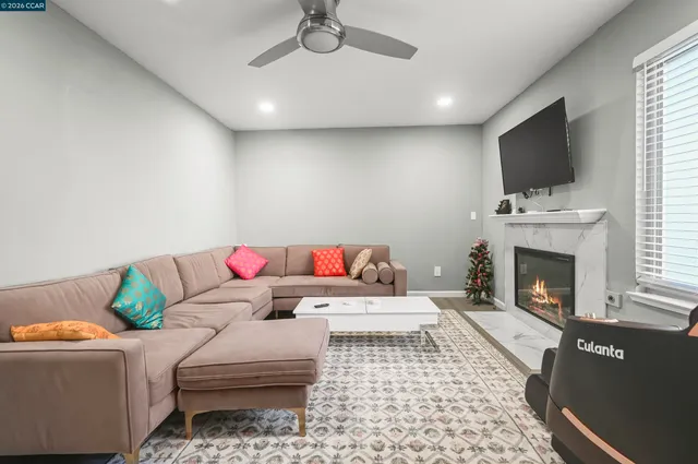 $575,000 | 5333 Park Highlands Boulevard, Unit 27, Concord, CA 94521