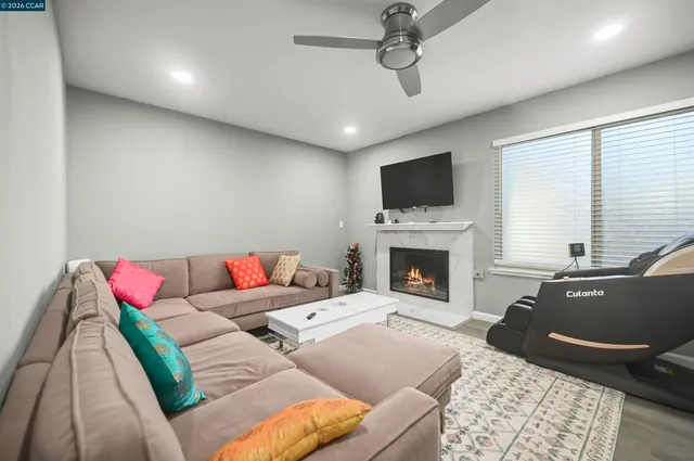 $575,000 | 5333 Park Highlands Boulevard, Unit 27, Concord, CA 94521