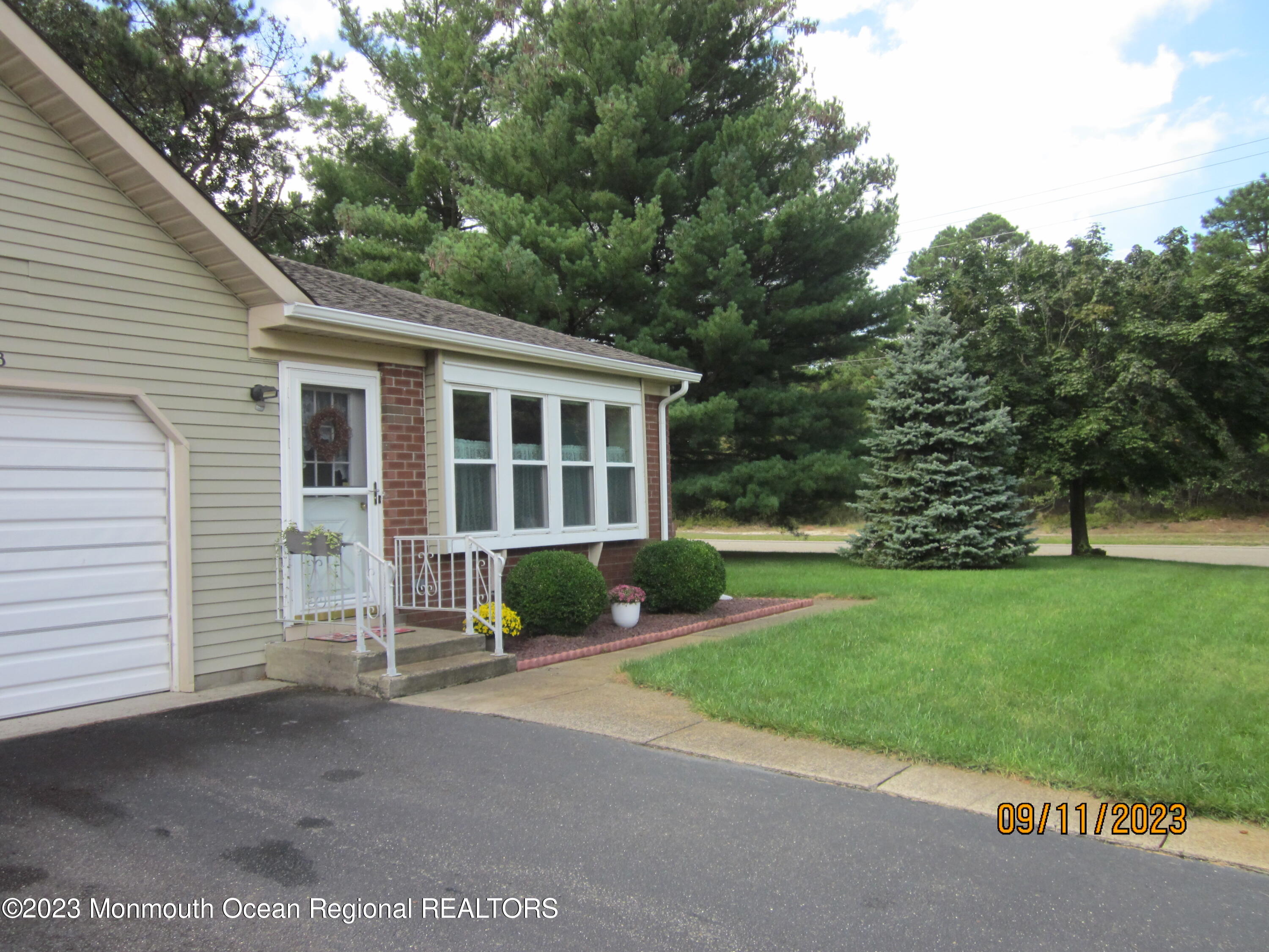 53 B Berkshire Road Whiting, NJ 08759 - Photo 3 of 37 36924553-1A69-4872-9FED-F796CBEE49EC