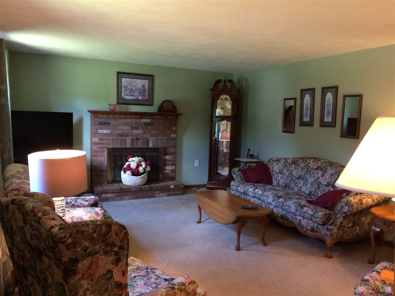 74 Scobie Pond Road Derry, NH 03038 - Photo 3 of 23