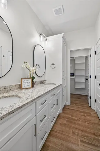 a view of an empty walk in closet