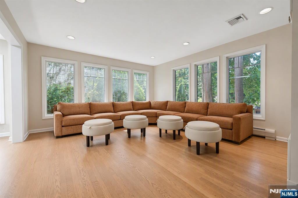 626 Sunderland Road Teaneck, NJ 07666 - Photo 11 of 40 Gallery Image 11