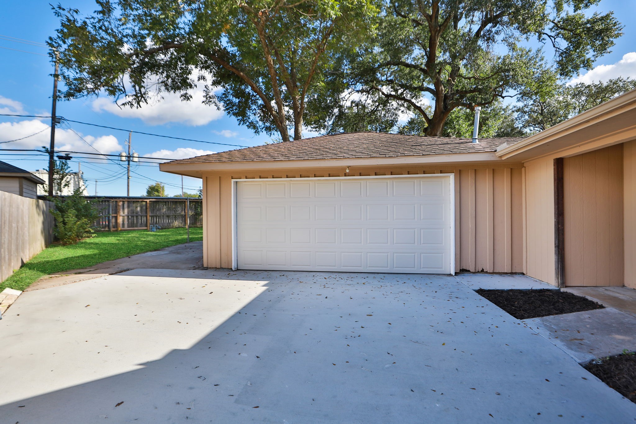 8235 Dover Street Houston, TX 77061 - Photo 34 of 36 a view of backyard with green space