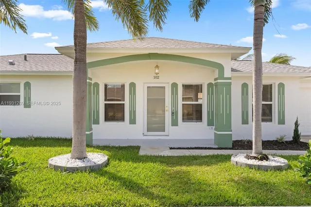 $3,600 | 102 Southwest 13th Avenue, Delray Beach, FL 33444
