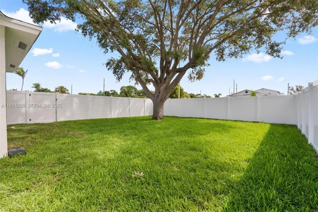 $3,600 | 102 Southwest 13th Avenue, Delray Beach, FL 33444