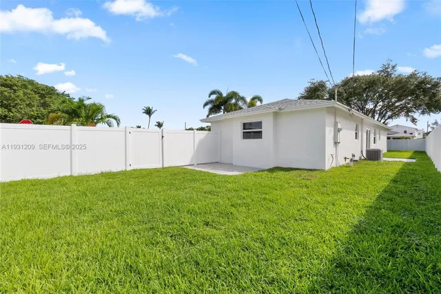 $3,600 | 102 Southwest 13th Avenue, Delray Beach, FL 33444