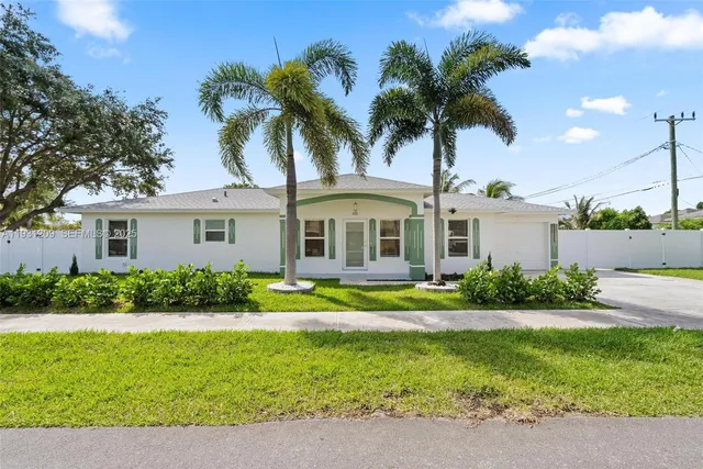 $3,600 | 102 Southwest 13th Avenue, Delray Beach, FL 33444
