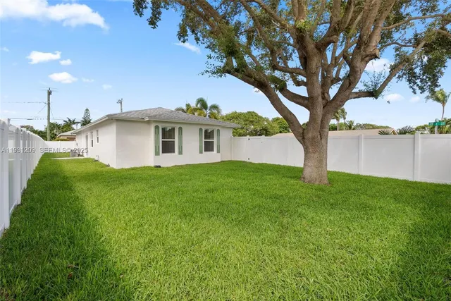 $3,600 | 102 Southwest 13th Avenue, Delray Beach, FL 33444