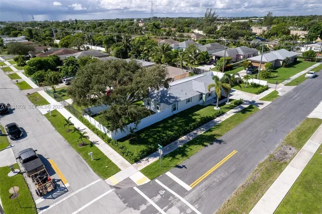 $3,600 | 102 Southwest 13th Avenue, Delray Beach, FL 33444