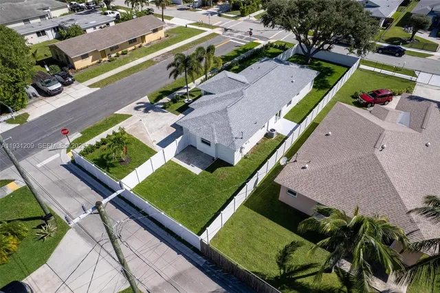 $3,600 | 102 Southwest 13th Avenue, Delray Beach, FL 33444