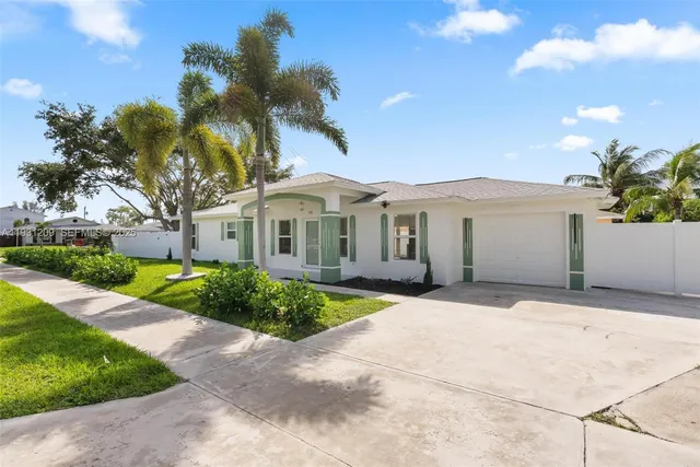 $3,600 | 102 Southwest 13th Avenue, Delray Beach, FL 33444