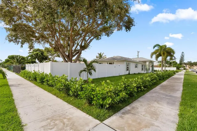 $3,600 | 102 Southwest 13th Avenue, Delray Beach, FL 33444