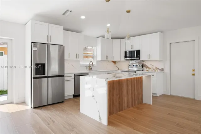 $3,600 | 102 Southwest 13th Avenue, Delray Beach, FL 33444