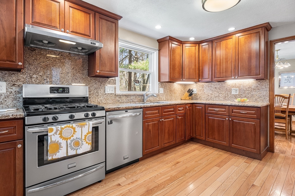 95 Evergreen Road Tewksbury, MA 01876 - Photo 4 of 31 Gallery Image 4
