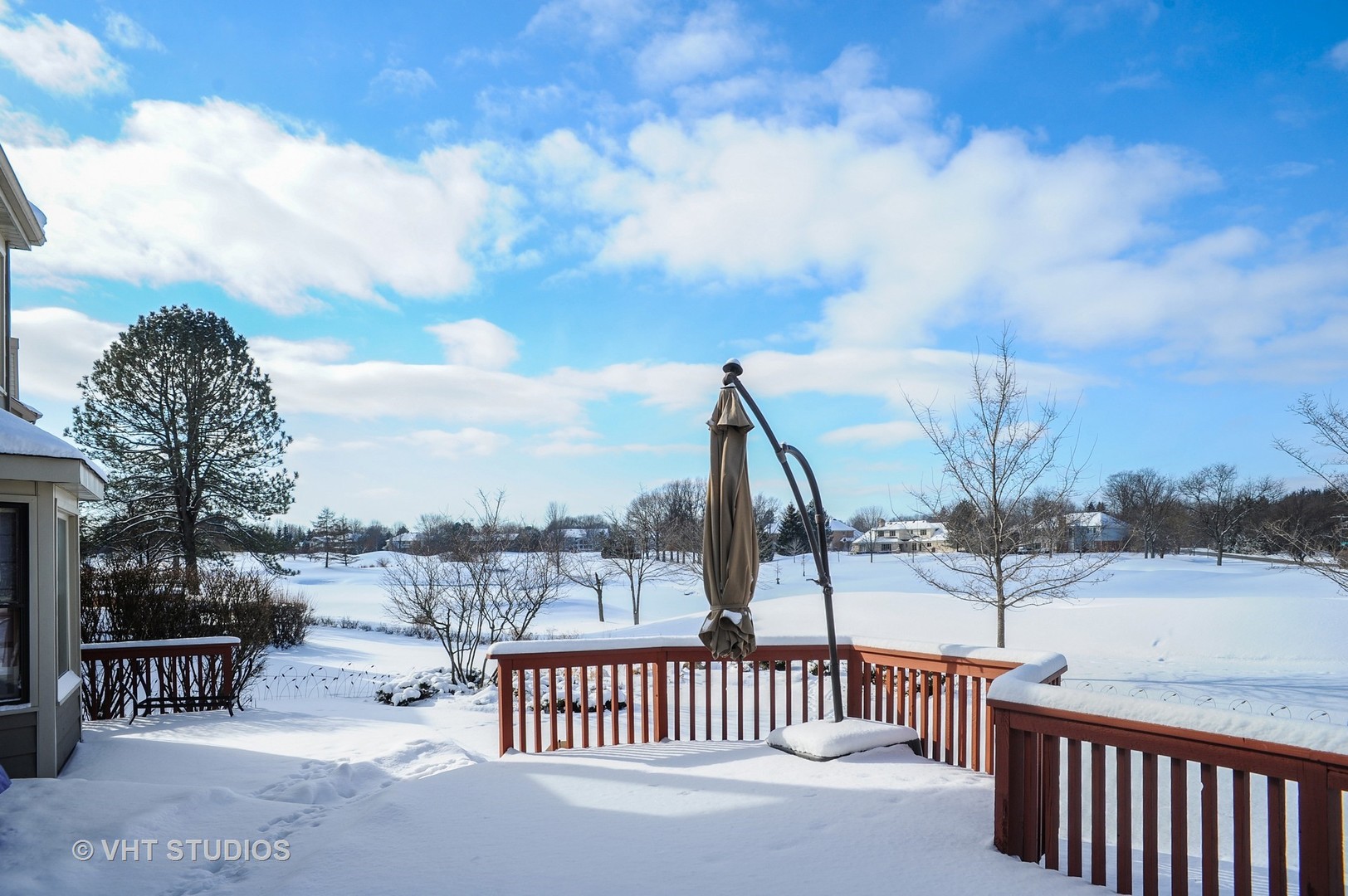 630 Raintree Road Buffalo Grove, IL 60089 - Photo 24 of 26 a view of a terrace with sitting area